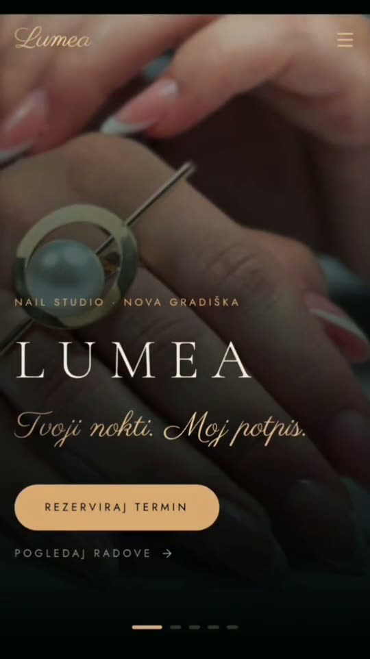 Snimka web stranice nail studija Lumea na mobitelu